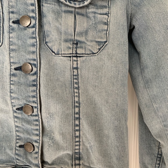 Kut from the Kloth Women’s Distressed Classic Denim Jacket Light Wash Size Small - Picture 8 of 15